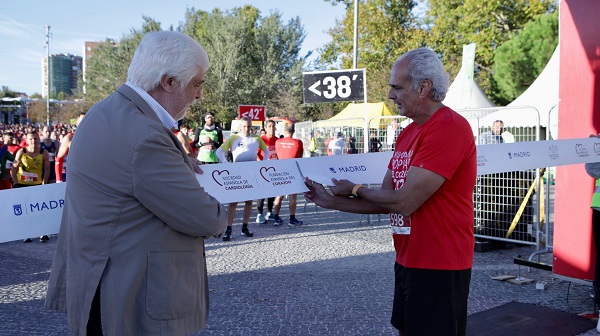 Enrique Ruiz Escudero, Consejero de Sanidad de la Comunidad de Madrid, participa en la Carrera Popular del Corazón